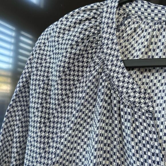 Joie Silk Navy White Top Blouse Size M - Picture 3 of 8